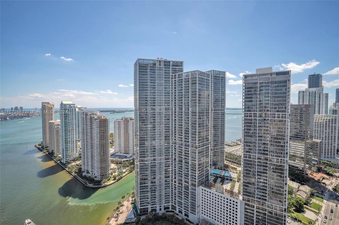 Active With Contract: $1,270,000 (2 beds, 2 baths, 1255 Square Feet)