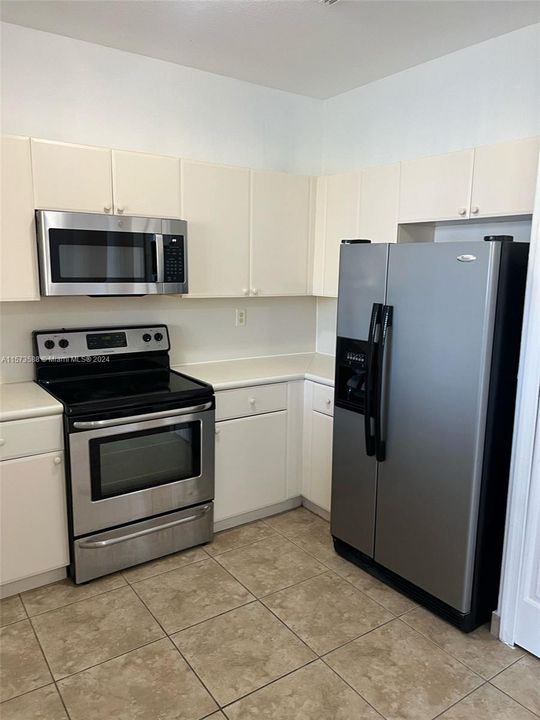 For Rent: $2,200 (3 beds, 2 baths, 1302 Square Feet)