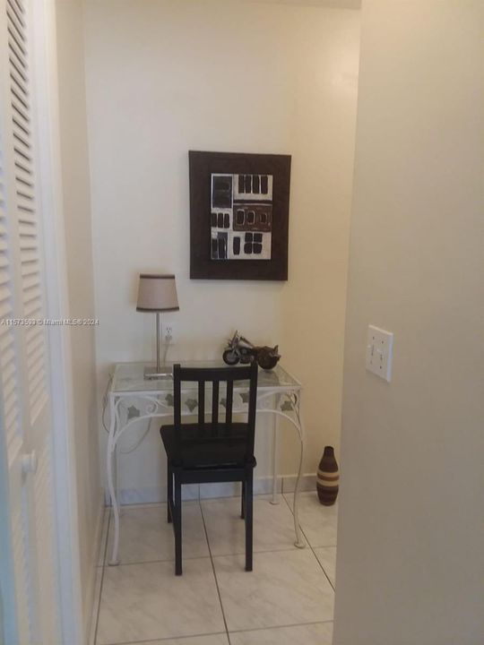 Active With Contract: $1,650 (1 beds, 1 baths, 770 Square Feet)