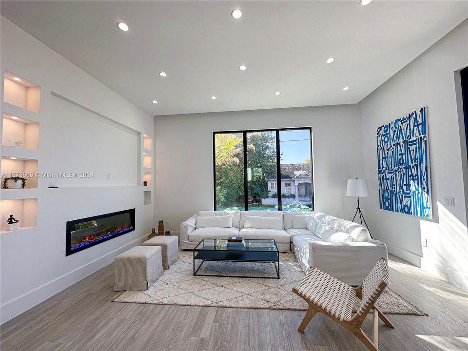 For Sale: $4,675,000 (6 beds, 6 baths, 3808 Square Feet)