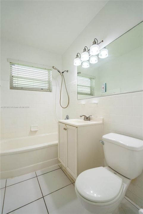 Active With Contract: $1,600 (0 beds, 1 baths, 450 Square Feet)