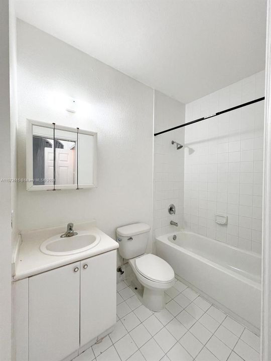 Недавно арендовано: $1,800 (2 спален, 2 ванн, 914 Квадратных фут)