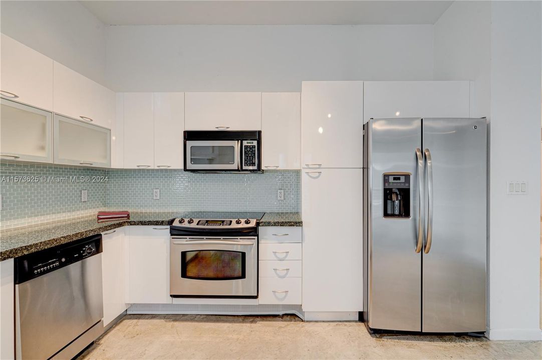 Active With Contract: $480,000 (2 beds, 2 baths, 1185 Square Feet)