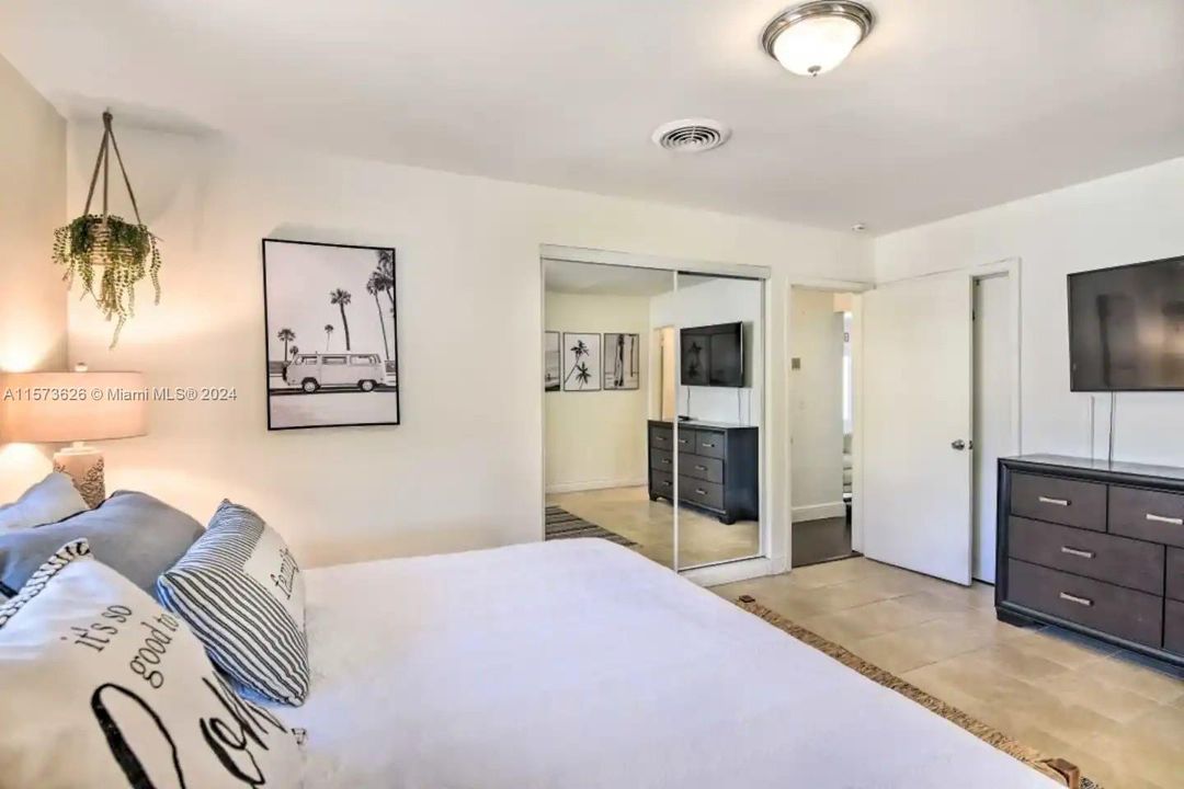 For Sale: $695,000 (2 beds, 2 baths, 1942 Square Feet)