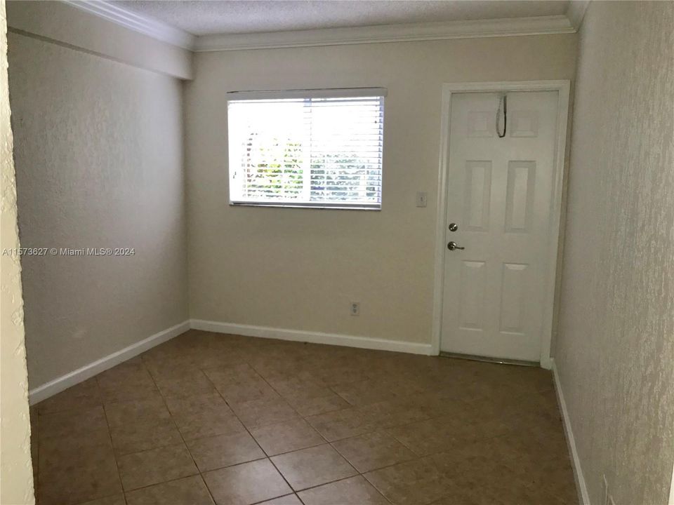 For Rent: $1,900 (2 beds, 1 baths, 610 Square Feet)