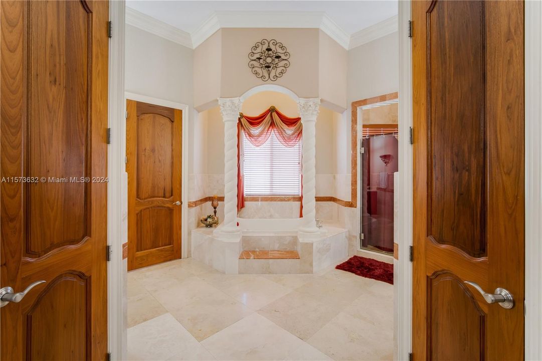 待售: $3,200,000 (7 贝兹, 5 浴室, 4991 平方英尺)