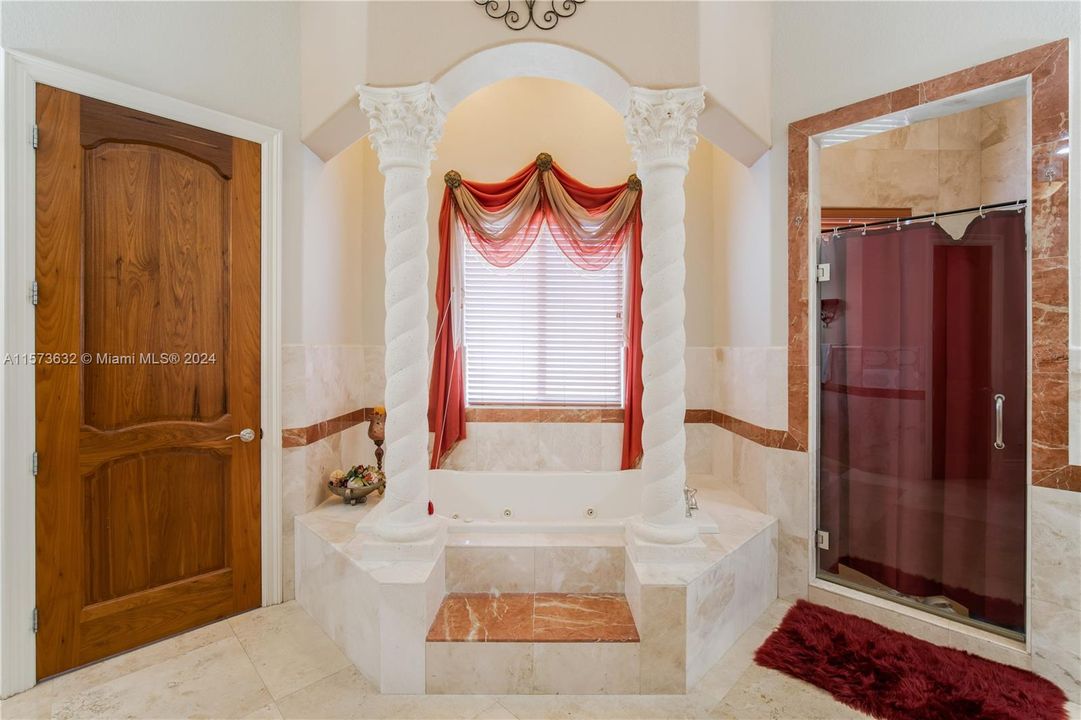 待售: $3,200,000 (7 贝兹, 5 浴室, 4991 平方英尺)
