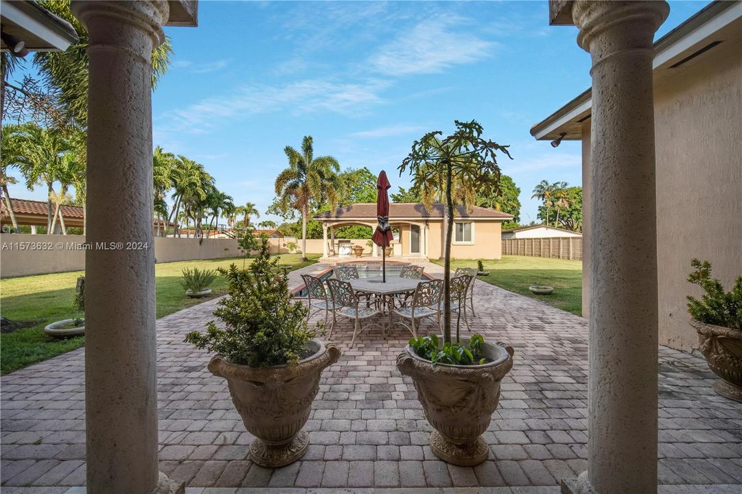 For Sale: $3,200,000 (7 beds, 5 baths, 4991 Square Feet)