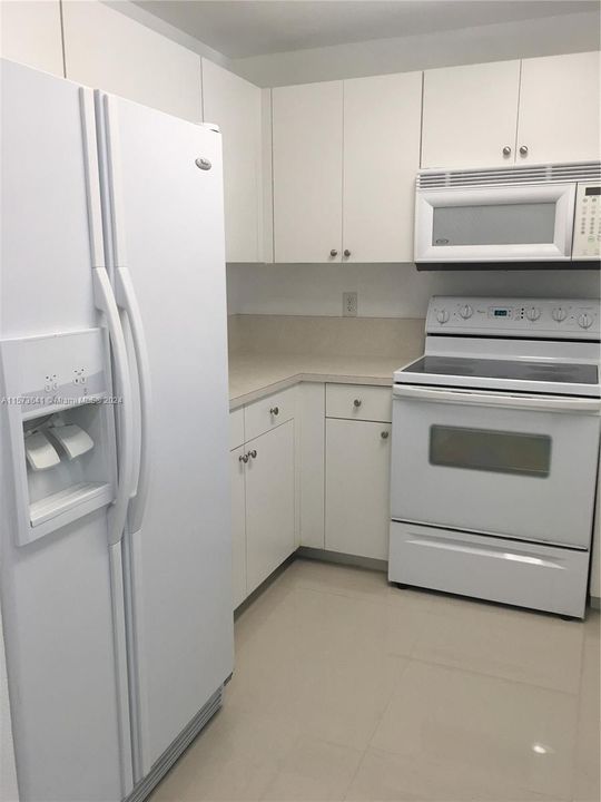 For Rent: $2,990 (1 beds, 1 baths, 753 Square Feet)