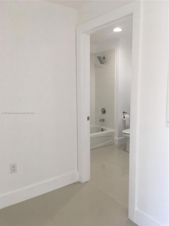 For Rent: $2,990 (1 beds, 1 baths, 753 Square Feet)