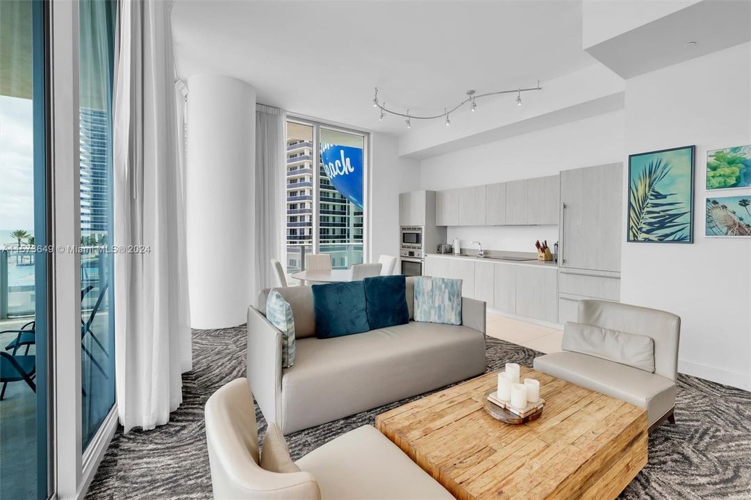 Active With Contract: $685,000 (1 beds, 1 baths, 701 Square Feet)