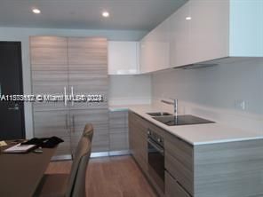 For Sale: $530,000 (1 beds, 1 baths, 724 Square Feet)
