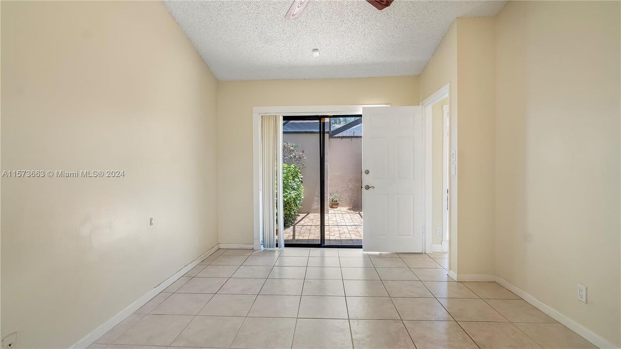 For Sale: $335,000 (2 beds, 2 baths, 1106 Square Feet)