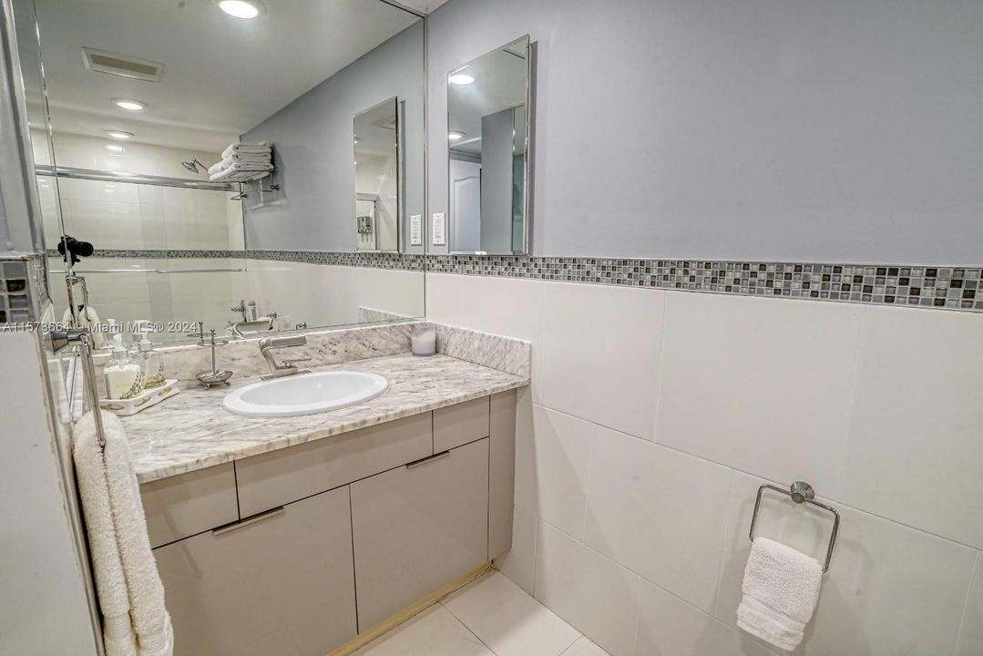 Active With Contract: $4,250 (2 beds, 2 baths, 1270 Square Feet)