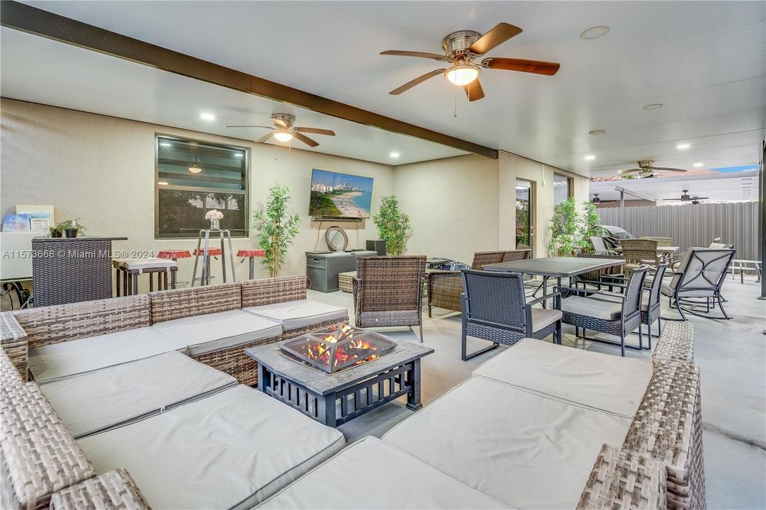 Recently Sold: $615,000 (4 beds, 3 baths, 1904 Square Feet)