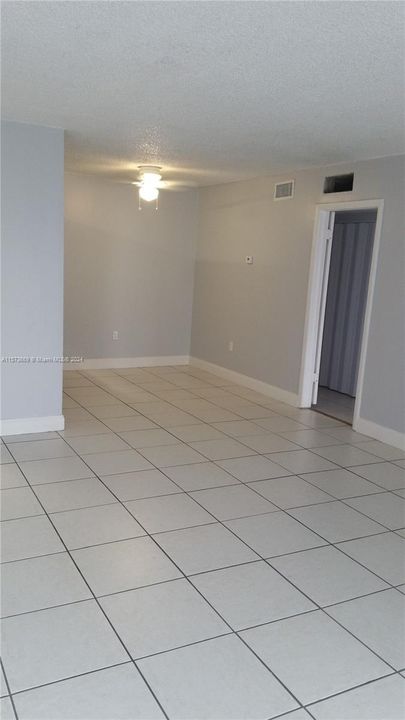 For Rent: $1,900 (1 beds, 1 baths, 750 Square Feet)