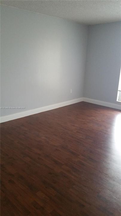 For Rent: $1,900 (1 beds, 1 baths, 750 Square Feet)