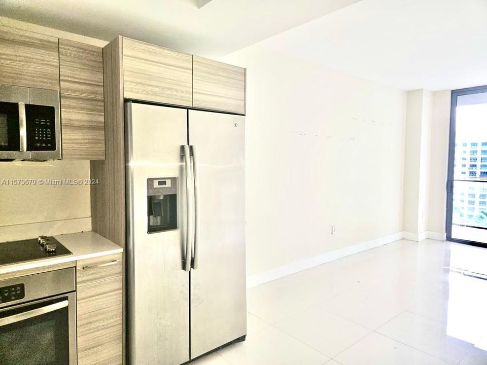 For Rent: $3,100 (1 beds, 1 baths, 673 Square Feet)