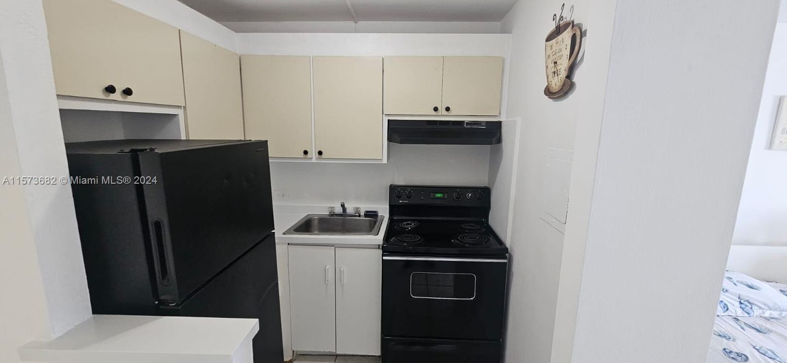 For Rent: $1,650 (0 beds, 1 baths, 445 Square Feet)
