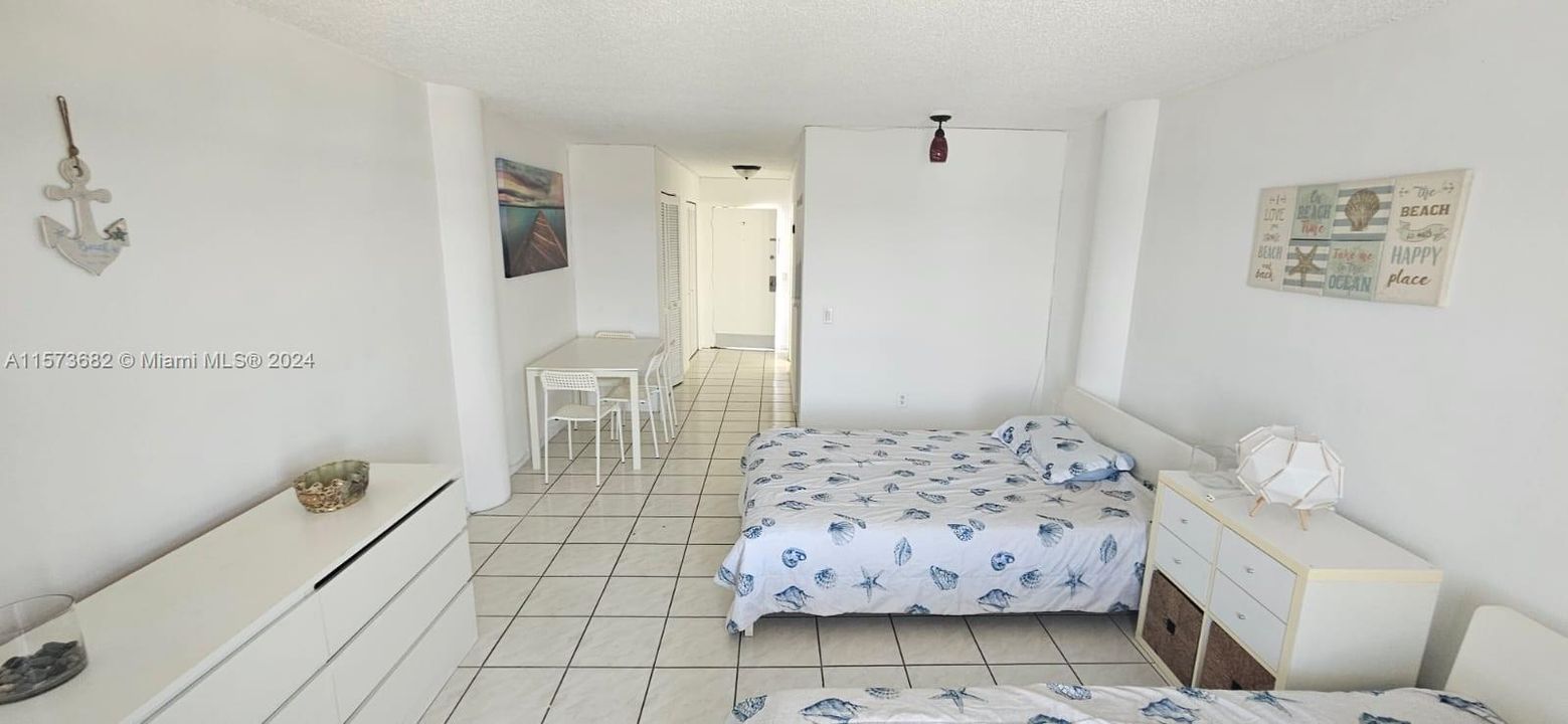 For Rent: $1,650 (0 beds, 1 baths, 445 Square Feet)