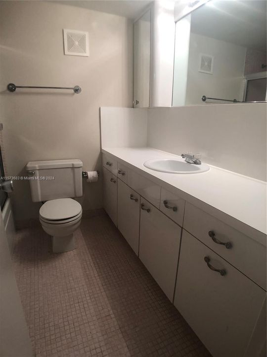 For Rent: $2,200 (1 beds, 1 baths, 585 Square Feet)