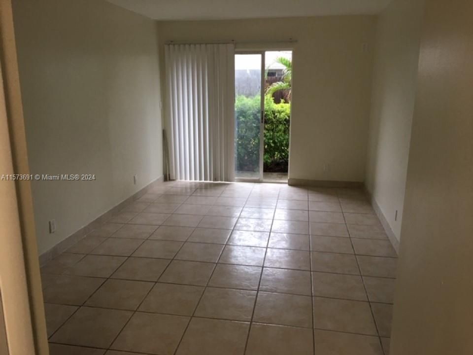 For Rent: $1,300 (0 beds, 1 baths, 2099 Square Feet)