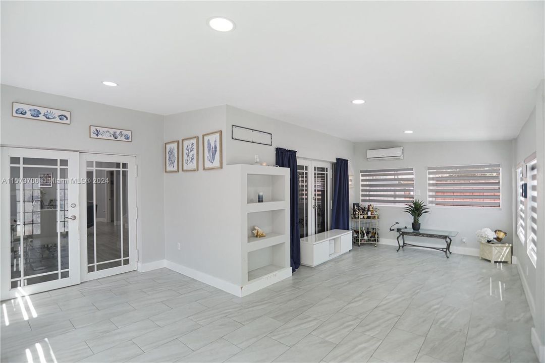 Active With Contract: $544,900 (4 beds, 2 baths, 1814 Square Feet)