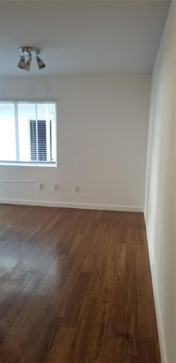 For Rent: $1,800 (1 beds, 1 baths, 504 Square Feet)