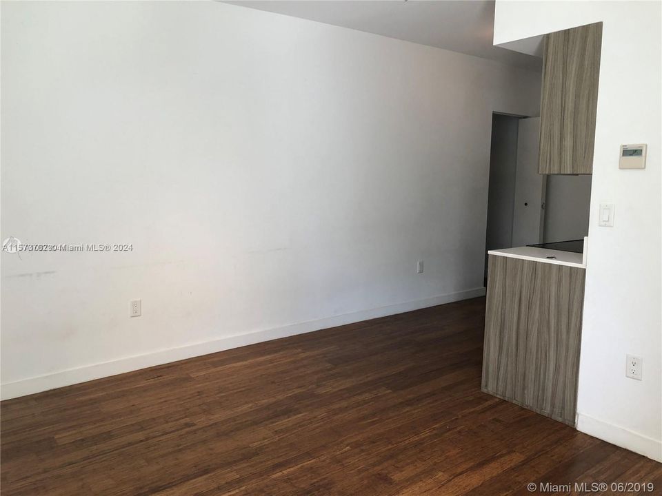 For Rent: $1,800 (1 beds, 1 baths, 504 Square Feet)