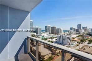 Active With Contract: $2,300 (1 beds, 1 baths, 898 Square Feet)