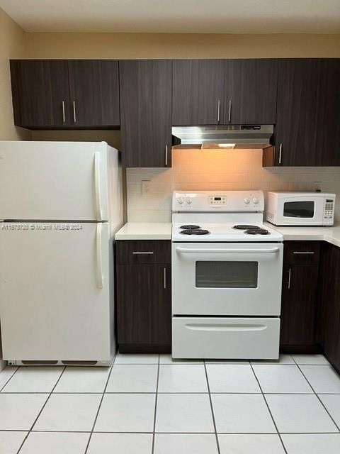 For Sale: $224,900 (1 beds, 1 baths, 725 Square Feet)