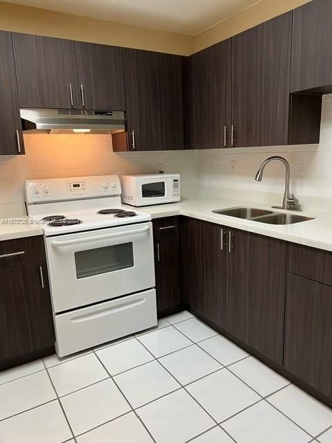 For Sale: $224,900 (1 beds, 1 baths, 725 Square Feet)