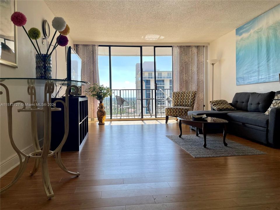 For Rent: $2,800 (1 beds, 2 baths, 980 Square Feet)