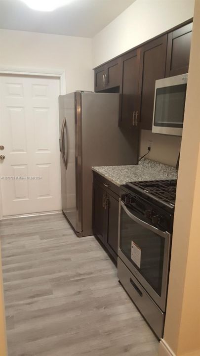 Active With Contract: $2,500 (3 beds, 2 baths, 1140 Square Feet)