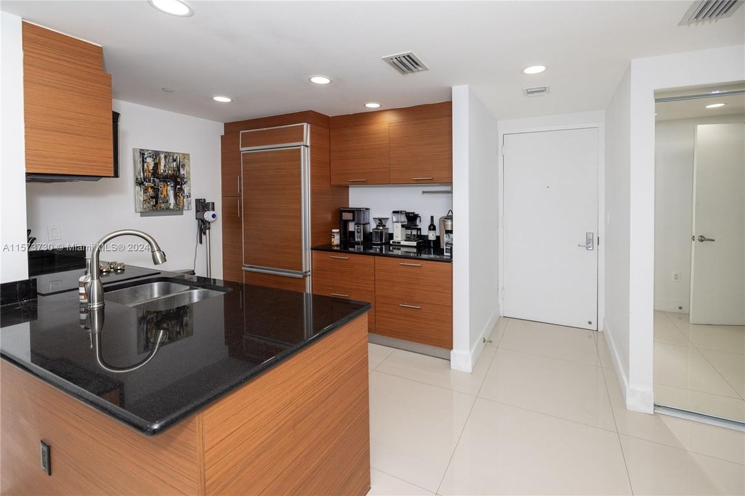 For Sale: $479,000 (1 beds, 1 baths, 845 Square Feet)