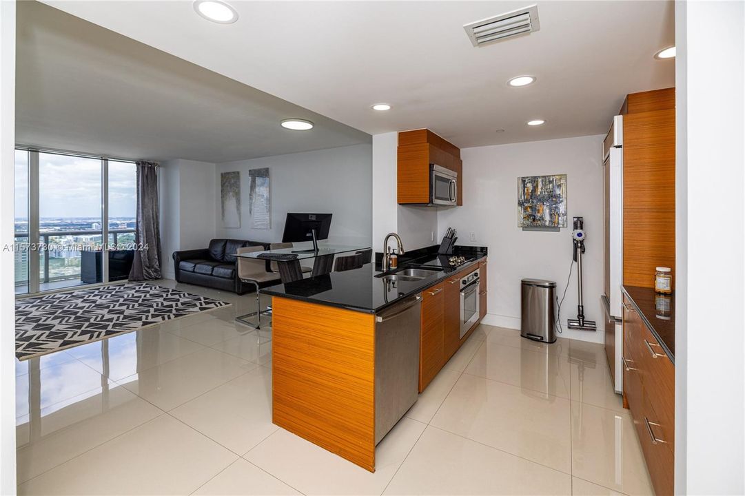 For Sale: $479,000 (1 beds, 1 baths, 845 Square Feet)