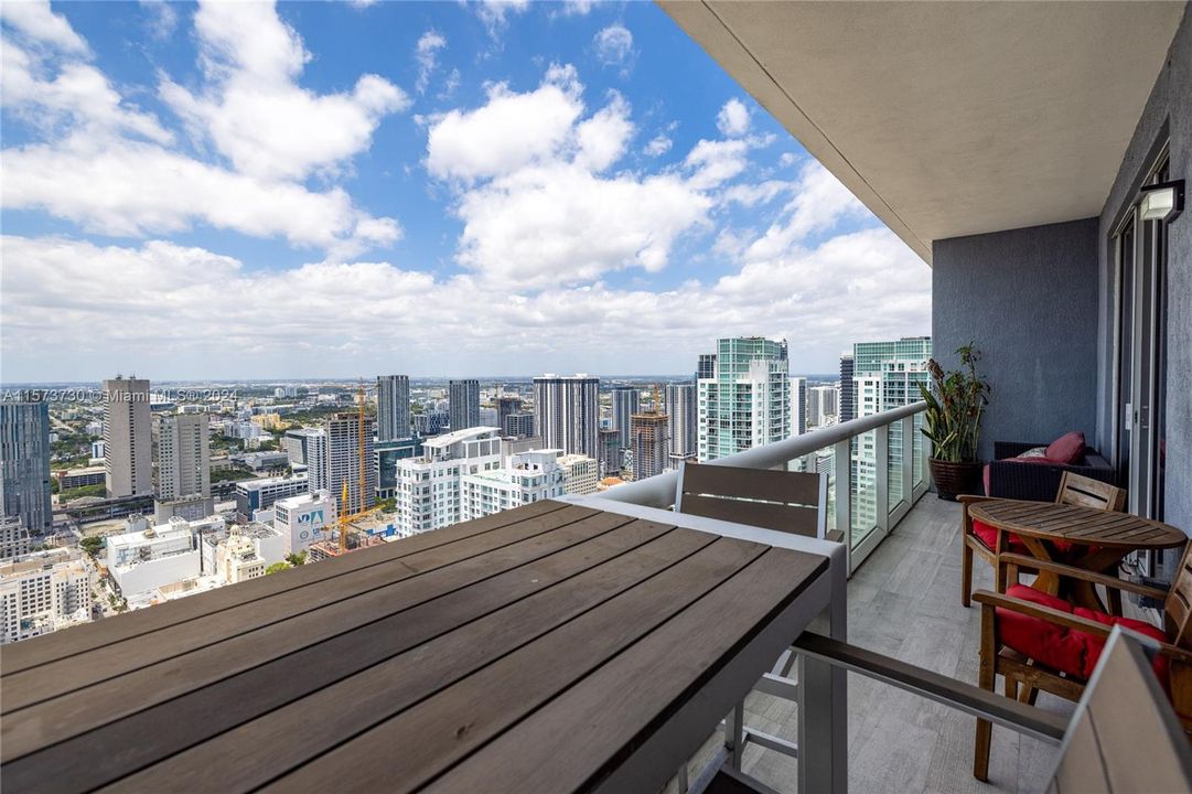 For Sale: $499,000 (1 beds, 1 baths, 845 Square Feet)