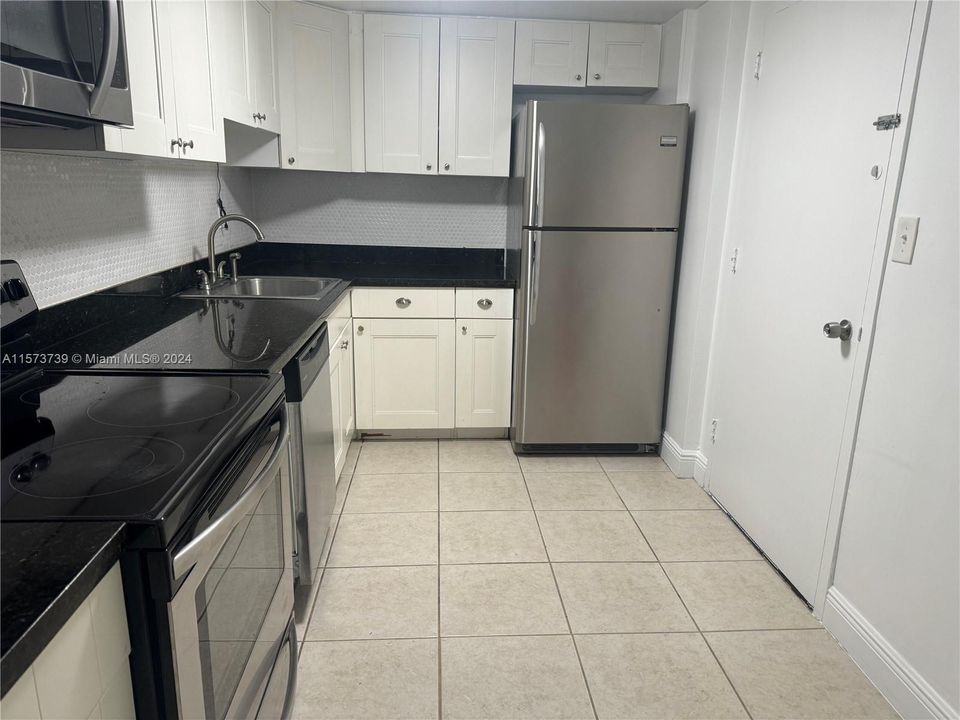 Recently Rented: $2,300 (2 beds, 2 baths, 1023 Square Feet)