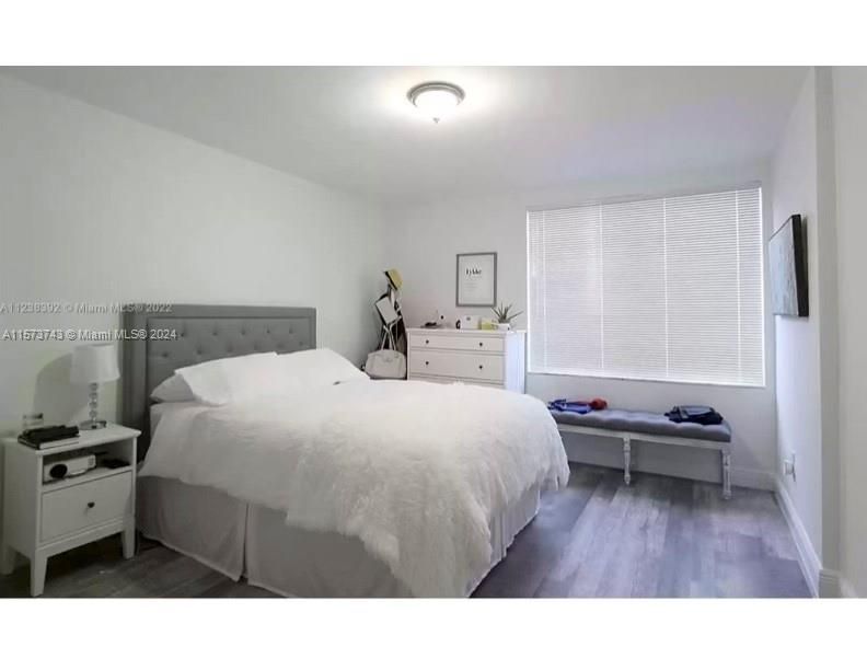 For Sale: $298,000 (1 beds, 1 baths, 650 Square Feet)