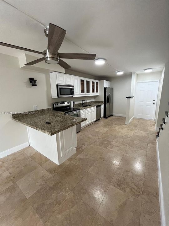 For Sale: $395,000 (2 beds, 1 baths, 1012 Square Feet)