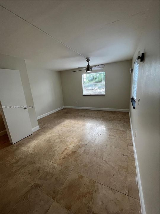 For Sale: $380,000 (2 beds, 1 baths, 1012 Square Feet)