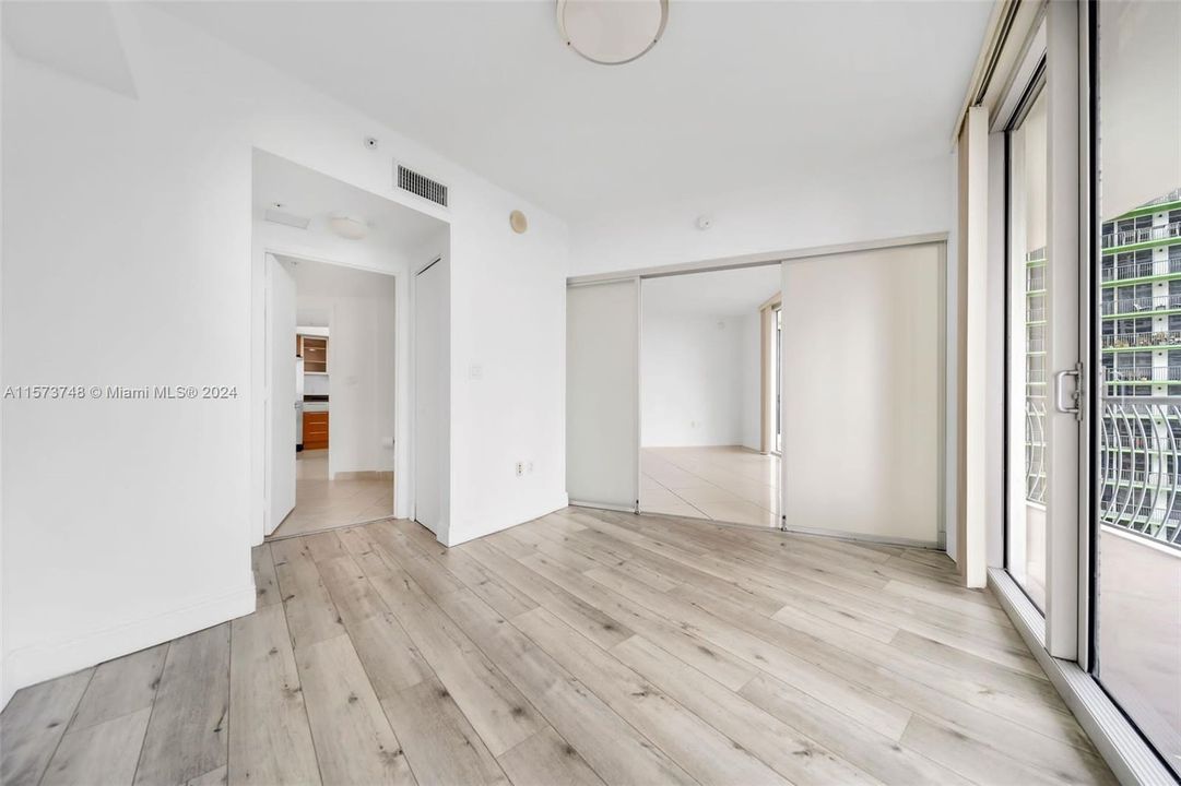 For Sale: $650,000 (2 beds, 2 baths, 1048 Square Feet)