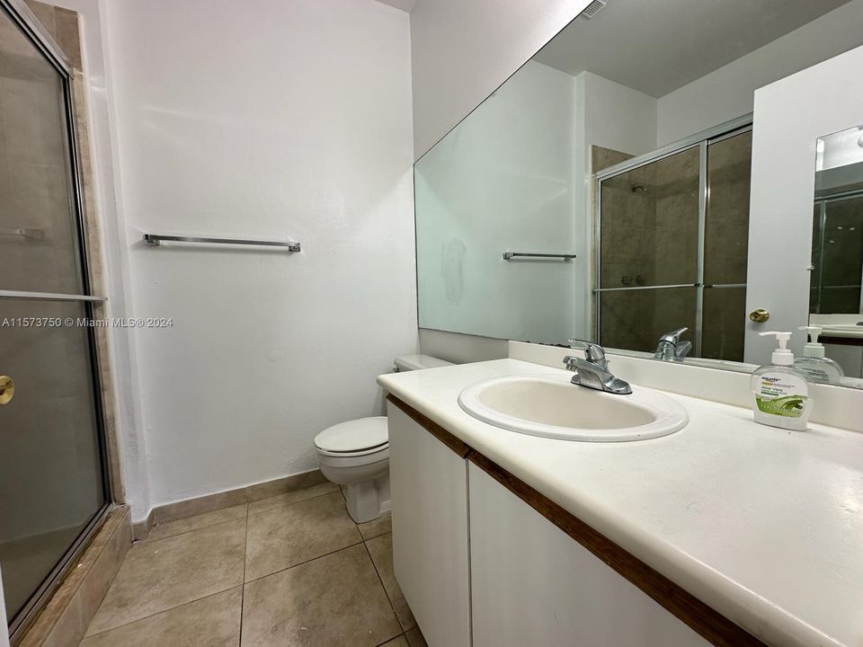 For Rent: $2,000 (2 beds, 2 baths, 807 Square Feet)
