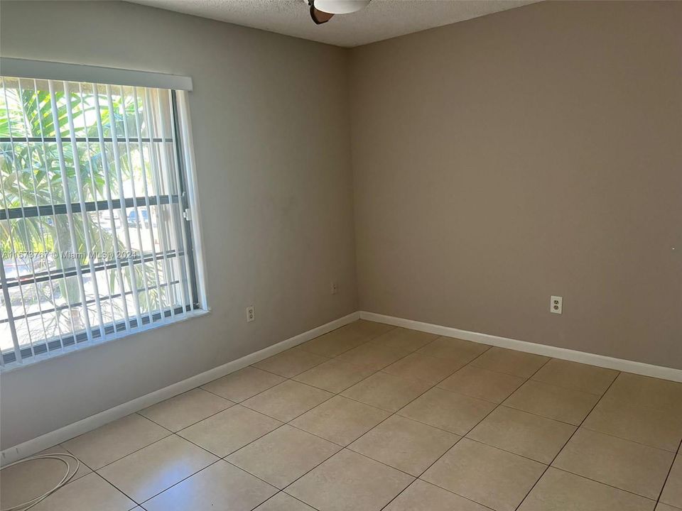 Recently Rented: $3,000 (3 beds, 2 baths, 1546 Square Feet)