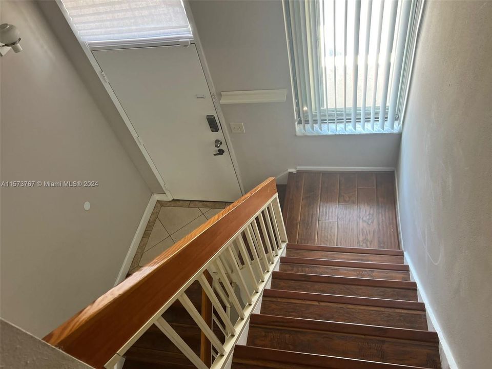 Recently Rented: $3,000 (3 beds, 2 baths, 1546 Square Feet)