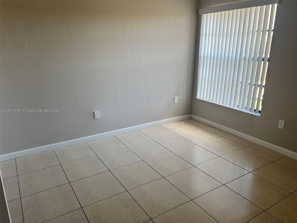 Recently Rented: $3,000 (3 beds, 2 baths, 1546 Square Feet)