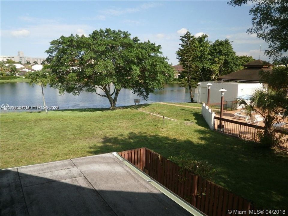 Recently Rented: $3,000 (3 beds, 2 baths, 1546 Square Feet)