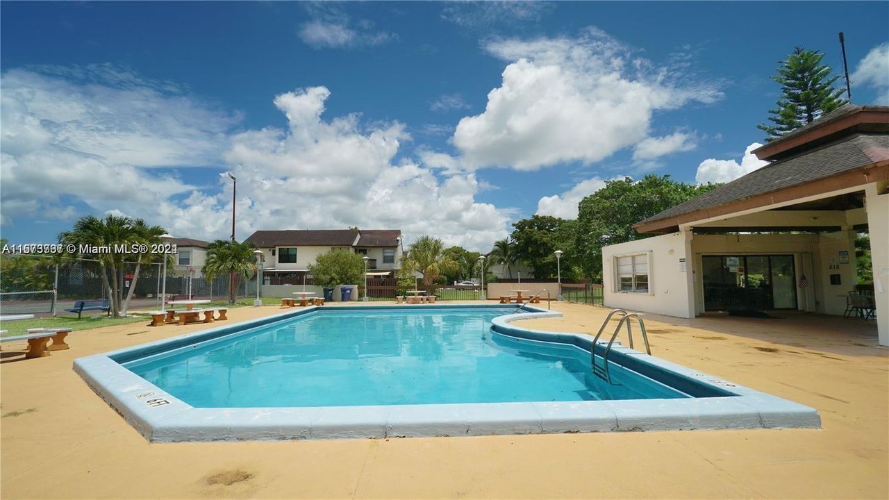 Recently Rented: $3,000 (3 beds, 2 baths, 1546 Square Feet)