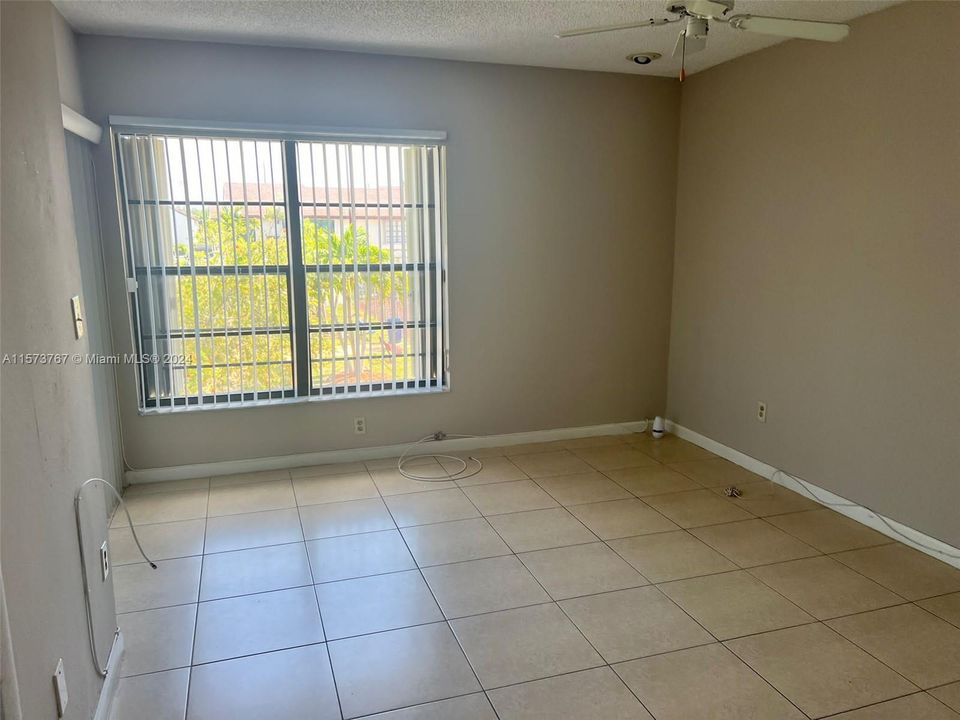 Recently Rented: $3,000 (3 beds, 2 baths, 1546 Square Feet)