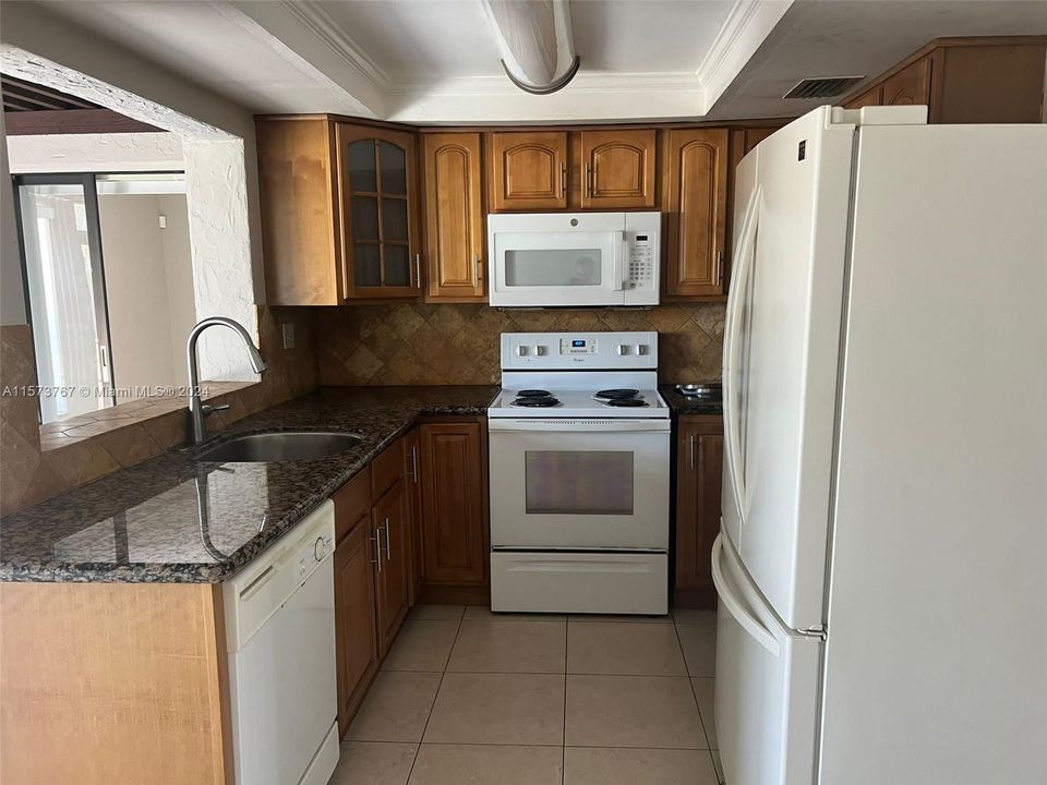 Recently Rented: $3,000 (3 beds, 2 baths, 1546 Square Feet)